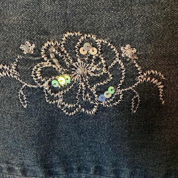 Embroidered Jean shirt - Picture 4 of 5